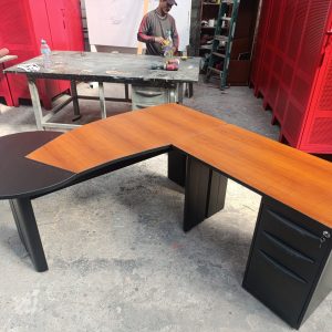 ESCRITORIO EN L